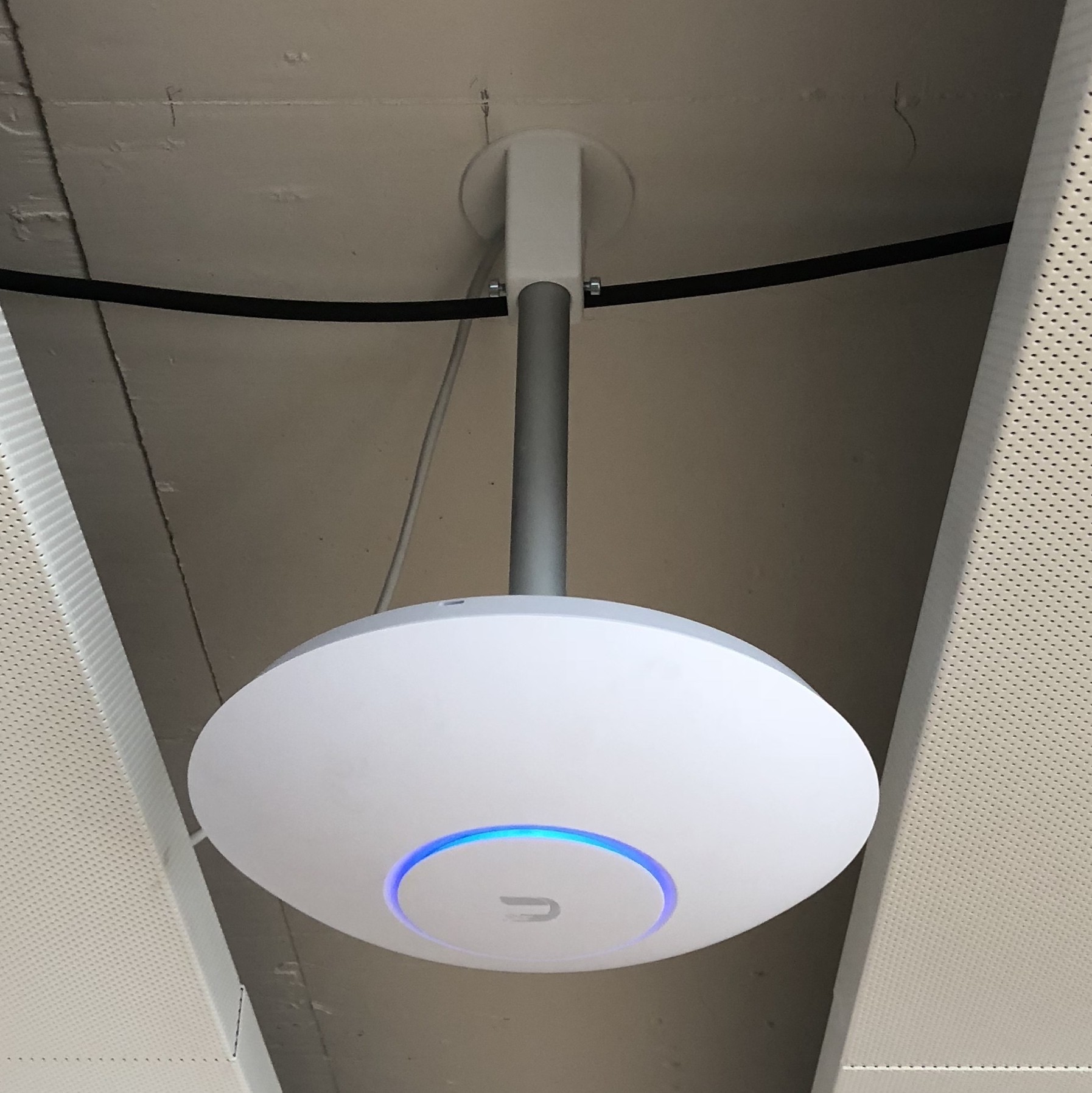 Free STL file Ubiquiti UniFi AP Ceiling Mount・3D print design to